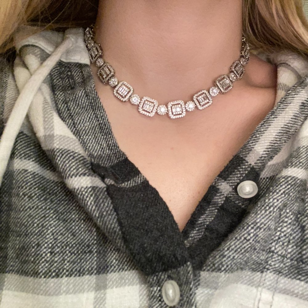 Navinee Crystal Necklace- BRAND NEW